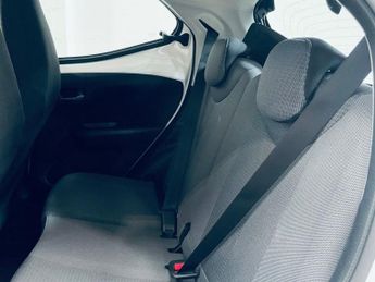 TOYOTA AYGO 1.0 VVT-i x-play Hatchback 5dr Petrol x-shift Euro 6 (Safety Sen