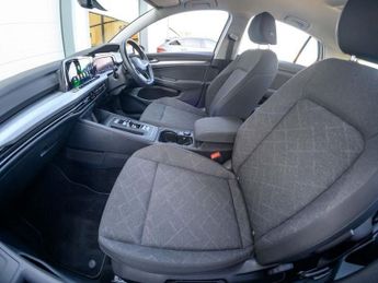VOLKSWAGEN GOLF 1.0 eTSI MHEV Life Hatchback 5dr Petrol Hybrid DSG Euro 6 (s/s) 