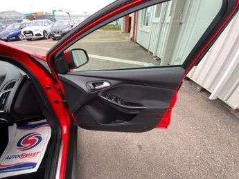 FORD FOCUS 1.6 Titanium Estate 5dr Petrol Powershift Euro 6 (125 ps)