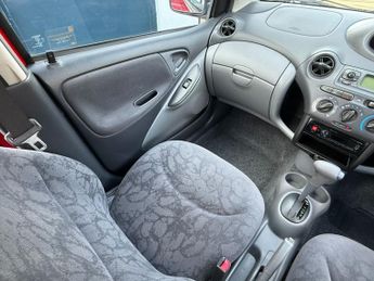 TOYOTA YARIS 1.3 VVT-i 16v CDX Hatchback 5dr Petrol Automatic (160 g/km, 85 b
