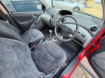 TOYOTA YARIS 1.3 VVT-i 16v CDX Hatchback 5dr Petrol Automatic (160 g/km, 85 b