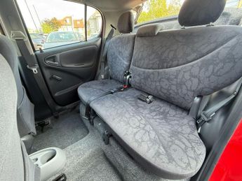 TOYOTA YARIS 1.3 VVT-i 16v CDX Hatchback 5dr Petrol Automatic (160 g/km, 85 b