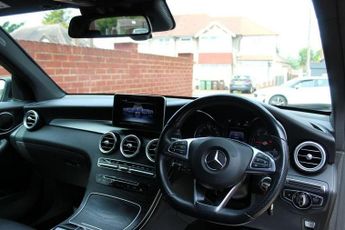 MERCEDES-BENZ GLC 2.1 GLC250d AMG Line SUV 5dr Diesel G-Tronic 4MATIC Euro 6 (s/s)