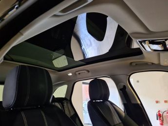 LAND ROVER RANGE ROVER VELAR 2.0 D240 SE SUV 5dr Diesel Auto 4WD Euro 6 (s/s) (240 ps)