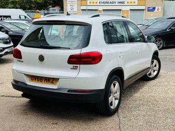 VOLKSWAGEN TIGUAN 1.4 TSI BlueMotion Tech Moda SUV 5dr Petrol DSG 2WD Euro 5 (s/s)
