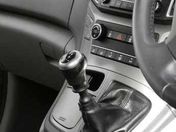 HYUNDAI i800 2.5 CRDi SE MPV 5dr Diesel Manual Euro 6 (136 ps)