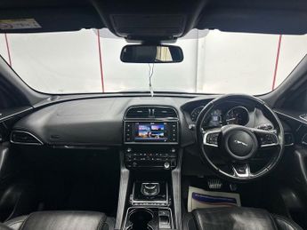 JAGUAR F-PACE 3.0 D300 V6 S SUV 5dr Diesel Auto AWD Euro 6 (s/s) (300 ps)