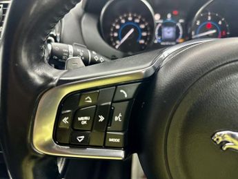 JAGUAR F-PACE 3.0 D300 V6 S SUV 5dr Diesel Auto AWD Euro 6 (s/s) (300 ps)