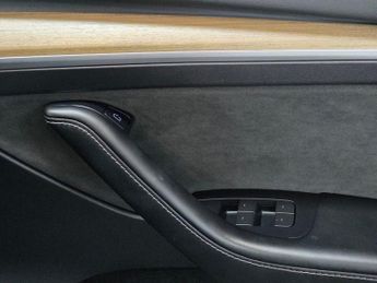 TESLA MODEL Y (Dual Motor) Long Range SUV 5dr Electric Auto 4WDE (384 bhp)