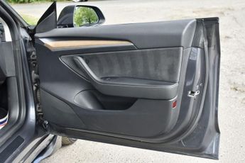 TESLA Model 3 Standard Range Plus Saloon 4dr Electric Auto RWD (241 bhp)