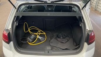 VOLKSWAGEN E-GOLF 35.8kWh e-Golf Hatchback 5dr Electric Auto (136 ps)