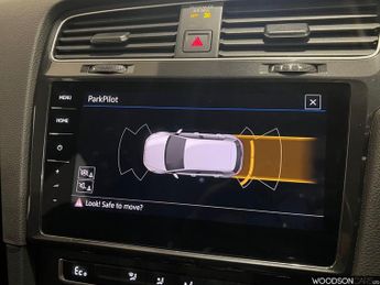VOLKSWAGEN E-GOLF 35.8kWh e-Golf Hatchback 5dr Electric Auto (136 ps)