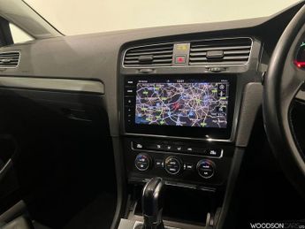 VOLKSWAGEN E-GOLF 35.8kWh e-Golf Hatchback 5dr Electric Auto (136 ps)