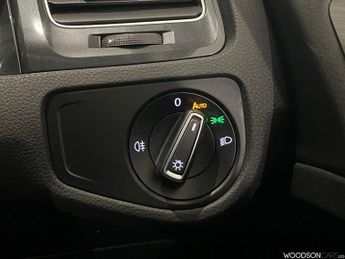 VOLKSWAGEN E-GOLF 35.8kWh e-Golf Hatchback 5dr Electric Auto (136 ps)