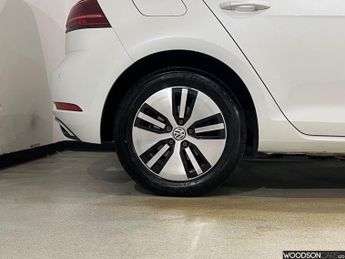 VOLKSWAGEN E-GOLF 35.8kWh e-Golf Hatchback 5dr Electric Auto (136 ps)