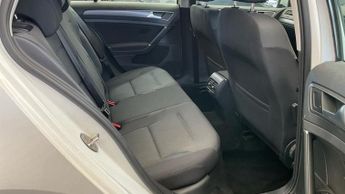 VOLKSWAGEN E-GOLF 35.8kWh e-Golf Hatchback 5dr Electric Auto (136 ps)