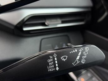 VOLKSWAGEN ID.4 Pure 52kWh Life SUV 5dr Electric Auto (148 ps)