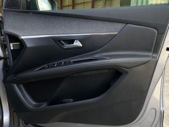 PEUGEOT 3008 1.2 PureTech GPF Allure SUV 5dr Petrol EAT Euro 6 (s/s) (130 ps)