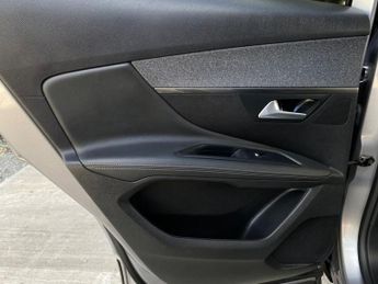 PEUGEOT 3008 1.2 PureTech GPF Allure SUV 5dr Petrol EAT Euro 6 (s/s) (130 ps)