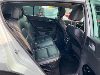 KIA SPORTAGE 2.0 CRDi KX-4 SUV 5dr Diesel Auto AWD Euro 6 (182 bhp)