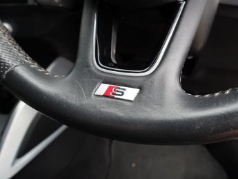 AUDI Q2 2.0 TDI 35 S line SUV 5dr Diesel S Tronic quattro Euro 6 (s/s) (
