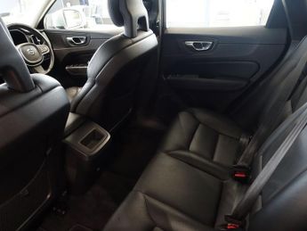 VOLVO XC60 2.0 D4 Momentum SUV 5dr Diesel Auto AWD Euro 6 (s/s) (190 ps)