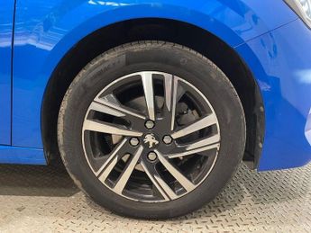 PEUGEOT 208 1.2 PureTech Allure Premium Hatchback 5dr Petrol EAT Euro 6 (s/s