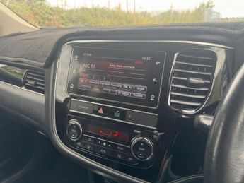 MITSUBISHI OUTLANDER 2.4 LS PETROL CVT 2WD