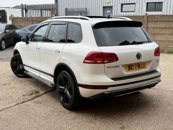 VOLKSWAGEN TOUAREG 3.0 TDI V6 BlueMotion Tech R-Line Plus SUV 5dr Diesel Tiptronic 