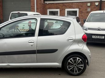 TOYOTA AYGO 1.0 VVT-i + Hatchback 5dr Petrol MultiMode Euro 4 (67 bhp)