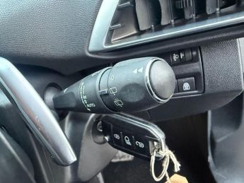 PEUGEOT 3008 1.2 PureTech Allure SUV 5dr Petrol EAT Euro 6 (s/s) (130 ps)