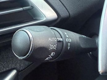 PEUGEOT 3008 1.2 PureTech Allure SUV 5dr Petrol EAT Euro 6 (s/s) (130 ps)