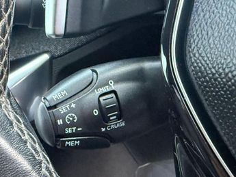 PEUGEOT 3008 1.2 PureTech Allure SUV 5dr Petrol EAT Euro 6 (s/s) (130 ps)