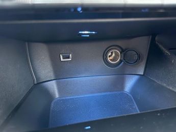 PEUGEOT 3008 1.2 PureTech Allure SUV 5dr Petrol EAT Euro 6 (s/s) (130 ps)