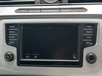 VOLKSWAGEN PASSAT 2.0 TDI BlueMotion Tech SE Business Estate 5dr Diesel DSG Euro 6