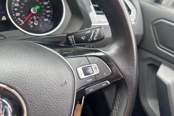 VOLKSWAGEN TIGUAN 2.0 TDI SE Navigation SUV 5dr Diesel DSG Euro 6 (s/s) (150 ps) L