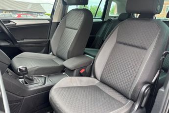 VOLKSWAGEN TIGUAN 2.0 TDI SE Navigation SUV 5dr Diesel DSG Euro 6 (s/s) (150 ps) L
