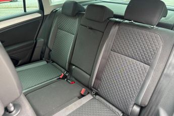 VOLKSWAGEN TIGUAN 2.0 TDI SE Navigation SUV 5dr Diesel DSG Euro 6 (s/s) (150 ps) L
