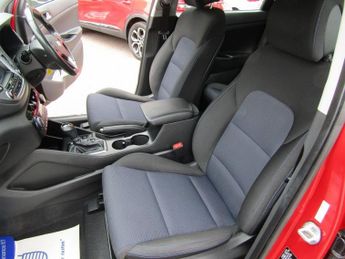 HYUNDAI TUCSON 2.0 CRDi SE Nav SUV 5dr Diesel Automatic 4WD Euro 6 (136 ps)