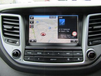 HYUNDAI TUCSON 2.0 CRDi SE Nav SUV 5dr Diesel Automatic 4WD Euro 6 (136 ps)