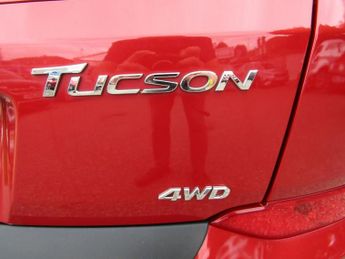 HYUNDAI TUCSON 2.0 CRDi SE Nav SUV 5dr Diesel Automatic 4WD Euro 6 (136 ps)