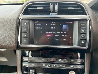JAGUAR F-PACE 2.0 D180 Prestige SUV 5dr Diesel Auto AWD Euro 6 (s/s) (180 ps)