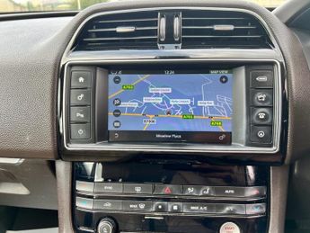 JAGUAR F-PACE 2.0 D180 Prestige SUV 5dr Diesel Auto AWD Euro 6 (s/s) (180 ps)