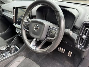 VOLVO XC40 2.0 D3 R-Design SUV 5dr Diesel Auto AWD Euro 6 (s/s) (150 ps)