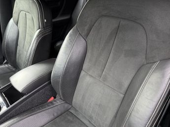 VOLVO XC40 2.0 D3 R-Design SUV 5dr Diesel Auto AWD Euro 6 (s/s) (150 ps)