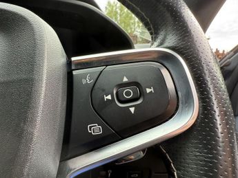 VOLVO XC40 2.0 D3 R-Design SUV 5dr Diesel Auto AWD Euro 6 (s/s) (150 ps)