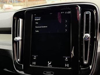 VOLVO XC40 2.0 D3 R-Design SUV 5dr Diesel Auto AWD Euro 6 (s/s) (150 ps)