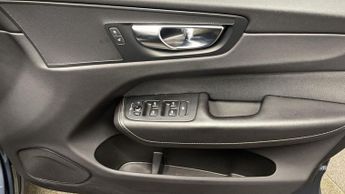 VOLVO XC60 2.0 B4 MHEV R-Design SUV 5dr Diesel Hybrid Auto AWD Euro 6 (s/s)