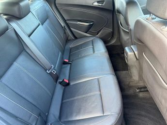 VAUXHALL ASTRA 2.0 CDTi Elite Hatchback 5dr Diesel Auto Euro 5 (165 ps)