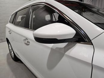 MG MG5 61.1kWh Exclusive Long Range Estate 5dr Electric Auto (156 ps)